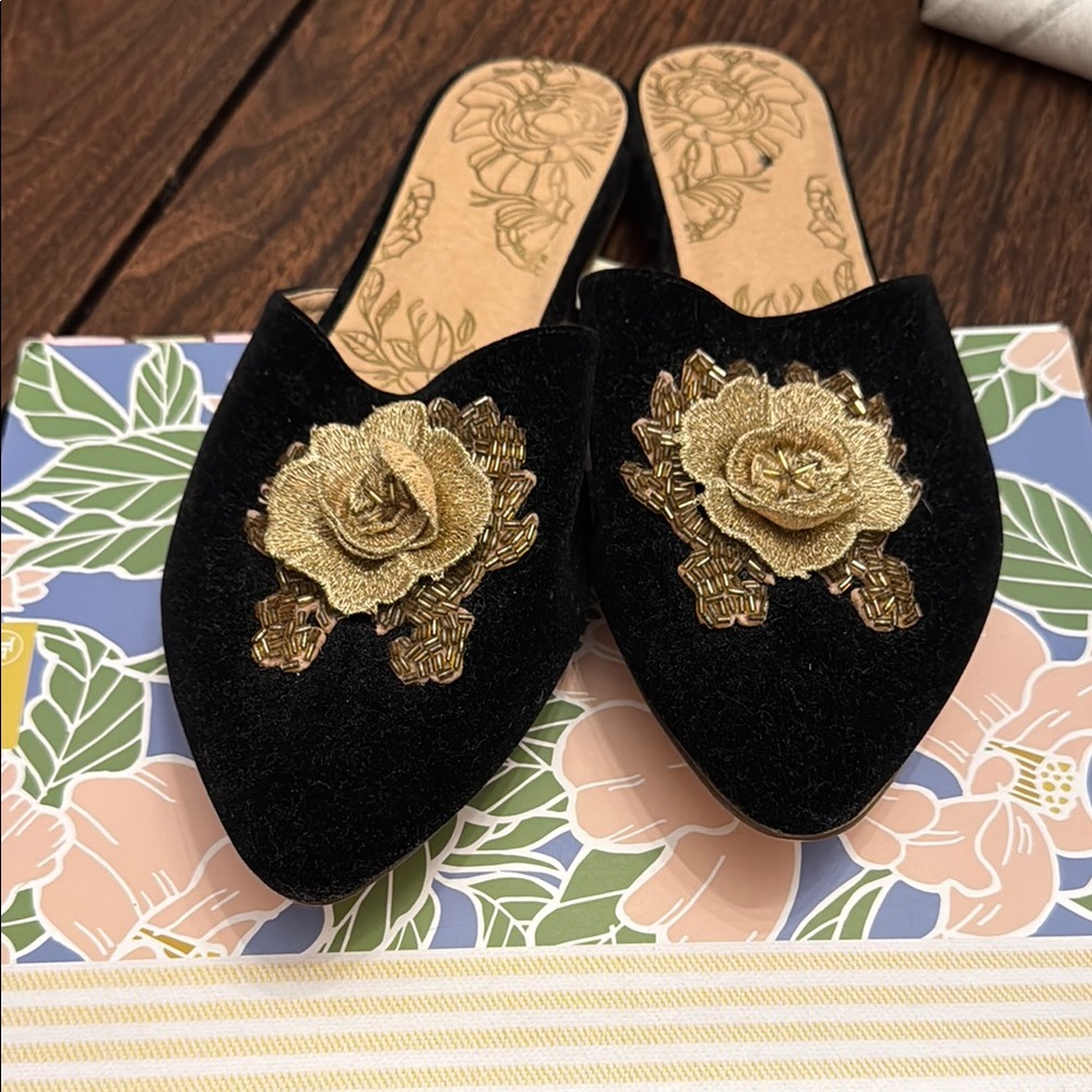 Joyfolie Elegant Black and Gold Women's Mules